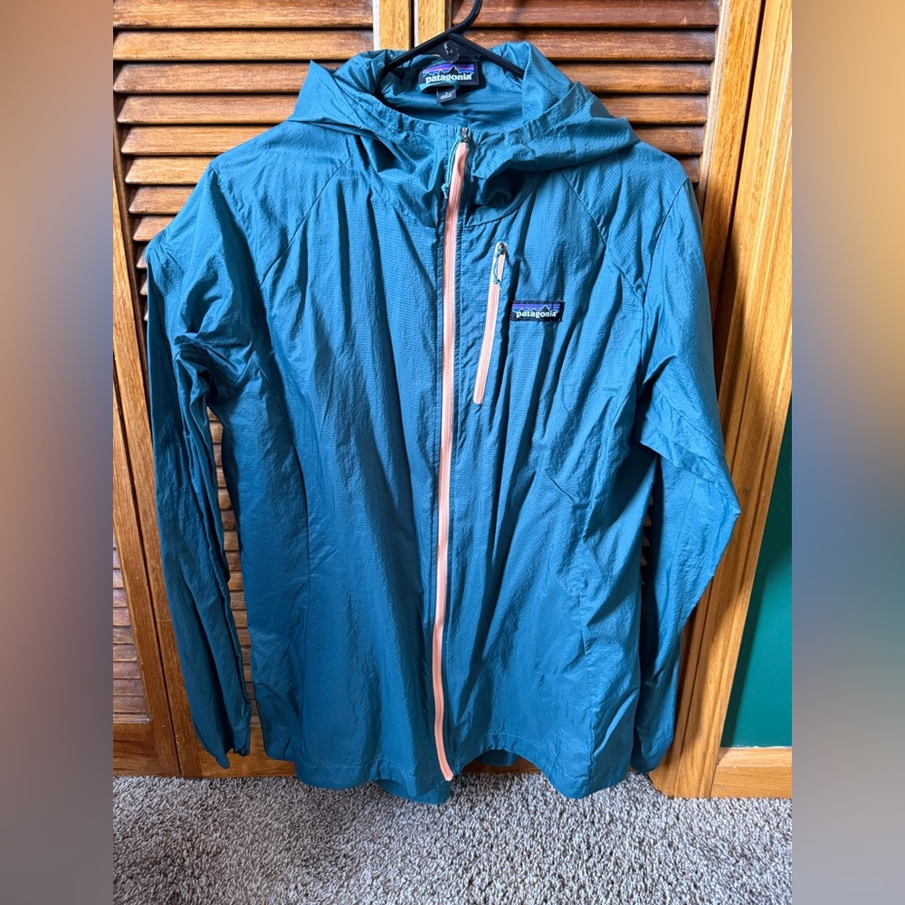 Patagonia Teal Hooded Jacket with Pink Zipper
